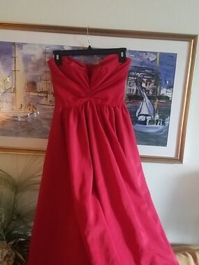 Monique Lhuillier Strapless Red Formal Gown